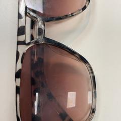 Sunglasses, as reported by Movie Park Germany using iLost
