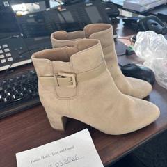 Shoes Lichtbruine suede laarsjes, as reported by Haven Hotel Rotterdam using iLost