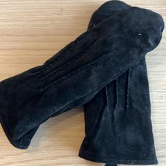Gloves handsvh, as reported by Pathé Groningen using iLost