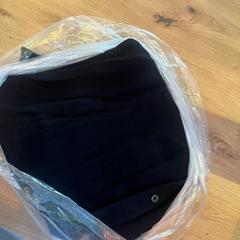 İLost kullanarak MEININGER Hotel Köln West tarafından bildirildiği gibi Black t-shirt