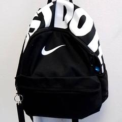 Rugzak, gisa salatu by Hermes Eindhoven iLost erabiliz