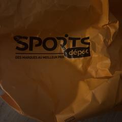 Sac orange sport dépôt avec vêtement, jak zgłoszono do iLost