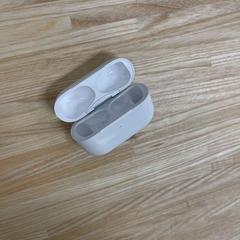 Pouzdro na airpods, jak nahlášeno IKEA Praha – Černý Most pomocí iLost