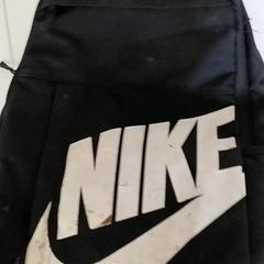 배낭 Zwart nike, iLost를 사용하여 Regio Antwerpen - Brussel에 보고됨