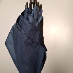 Pantalons, jak nahlášeno IKEA Paris - Italie Deux pomocí iLost