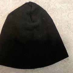 Kleding  - Muts zwart, a été signalé par Centraal magazijn utilisant iLost