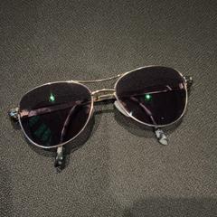 Óculos de sol, como reportado por Van der Valk Hotel Utrecht utilizando o iLost