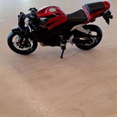 Jouet moto, gisa salatu by IKEA Lyon Grand Parilly iLost erabiliz