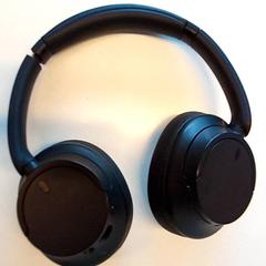 Headphones, as reported by Arriva Den-Bosch using iLost