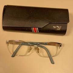 Brilleetui med briller, som rapportert av Pathé Schiedam ved bruk av iLost