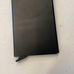 Pénztárca Motshagen Fetahi, amint azt HTM az iLost segítségével jelentette.