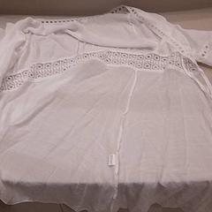 Vestido de noche dress wit, ha sido reportado por Van der Valk Hotel Schiphol con iLost