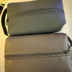 Bags grey, as reported by Room Mate Bruno using iLost