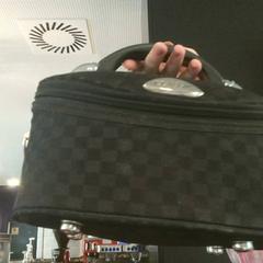 Trousse de maquillage, a été signalé par MEININGER Hotel Vienna Downtown Franz utilisant iLost