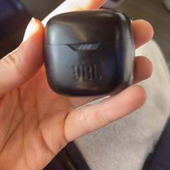 JBL oordopjes がiLostに報告されました