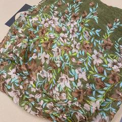 Scarf Grønn med brune og lilla blomster, zoals gemeld door IKEA Åsane met iLost