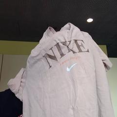 Tshirt, como reportado por MEININGER Hotel Lyon Centre Berthelot utilizando o iLost