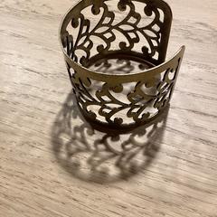 Pulseira, como reportado por Poppodium 013 utilizando o iLost