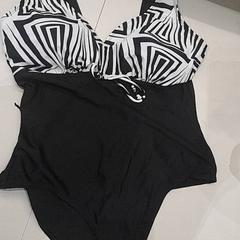 Fatos de banho Badpak, como reportado por Van der Valk Hotel Schiphol utilizando o iLost