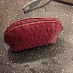 Donkerrode makeup tasje がiLostに報告されました