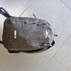 Hátizsák zwart, amint azt Centraal magazijn az iLost segítségével jelentette.