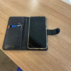 Samsung Wit in zwart hoesje, as reported by Gemeente Alkmaar using iLost