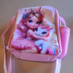 حقائب حمل وحقائب اليد Unicorn، كما تم الإبلاغ عنه بواسطة Familiepark Drievliet عبر iLost