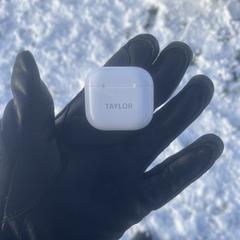 Taylor's Airpods, gerapporteerd met iLost