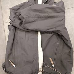 Kleding - Jas grijs/wit, a été signalé par Regio Oost-Vlaanderen utilisant iLost
