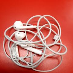 سماعة الأذن، كما تم الإبلاغ عنه بواسطة UvA REC عبر iLost