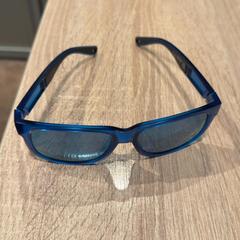 Gafas de sol Blauw, ha sido reportado por Van der Valk Hotel Apeldoorn - De Cantharel con iLost