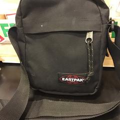 Schoudertasje, segons ha informat Qbuzz U-OV mitjançant iLost