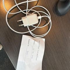 Oplader wit, zoals gemeld door Haven Hotel Rotterdam met iLost
