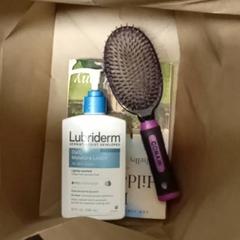 Raspall, Loció corporal & Llibre, segons ha informat Mövenpick Hotel Amsterdam City Centre mitjançant iLost