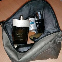 Táska toiletry grey, amint azt The Dominican az iLost segítségével jelentette.