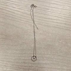 Nyaklánc, amint azt Hotel van der Valk Maastricht az iLost segítségével jelentette.