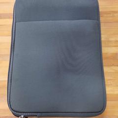 Capa para portátil, como reportado por Bolognalaan 101 utilizando o iLost