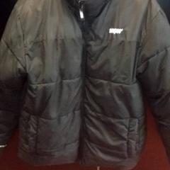 Casaco, como reportado por TivoliVredenburg utilizando o iLost