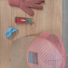 Keps, solglasögon mm, segundo informou IKEA Gävle usando iLost