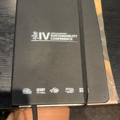 Caderno, segundo informou Van der Valk Hotel Utrecht usando iLost