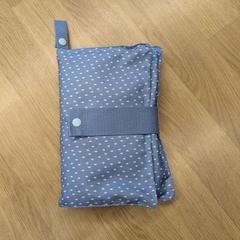 Bolsa porta fraldas, como reportado por IKEA Brno utilizando o iLost