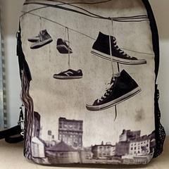 Mochila rugzak, ha sido reportado por Qbuzz GD Groningen Peizerweg con iLost