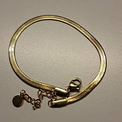 ブレスレット がiLostで Ziekenhuis Oost-Limburg によって報告されました