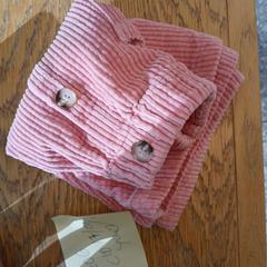 Calções, como reportado por Conscious Hotel Museum Square utilizando o iLost