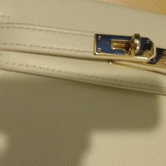 Taška Crème kleurig met goud, jak nahlášeno Walibi Holland pomocí iLost