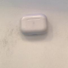Airpod Pro Wit, zoals gemeld door W1 - Tomorrowland met iLost