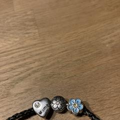 Pandora-achtige armband, segons s'ha informat a iLost