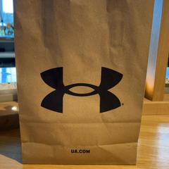 가방 Under Armour, iLost를 사용하여 Designer Outlet Roermond에 보고됨