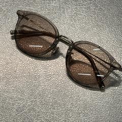 Ulleres de sol, segons ha informat IKEA Tokyo-Bay mitjançant iLost