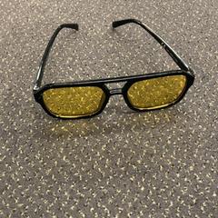 Sonnenbrille Geel zwart, gemeldet von Pathé Eindhoven über iLost